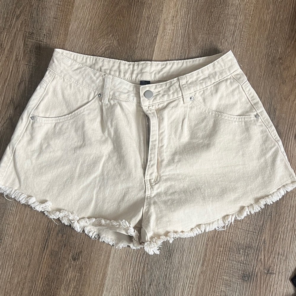 NWOT Cider Large Women's Cream Frayed Hem Shorts